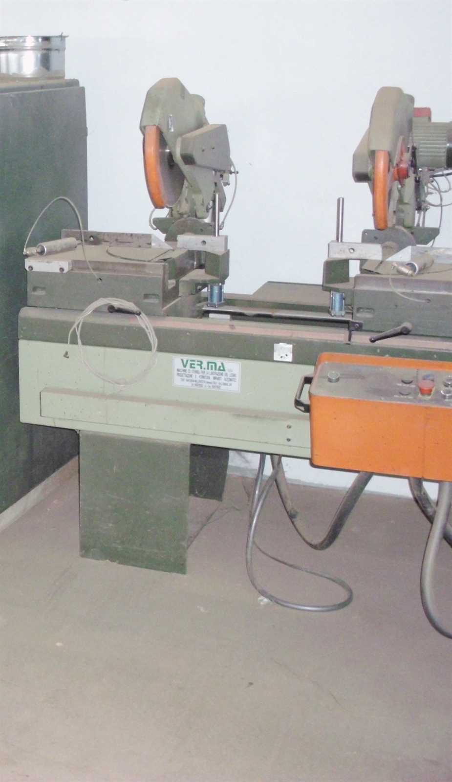 Preview: 2 seitige Kappsäge Omgagi Type TR351 I, Baujahr 1996