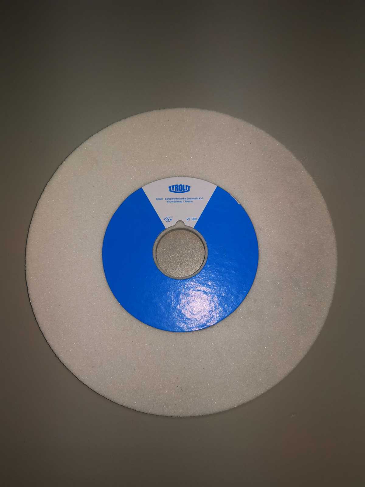 Preview: Gerade Schleifscheibe Schärfscheibe Tyrolit für Bandsägebänder 200x8x32 weis Korund