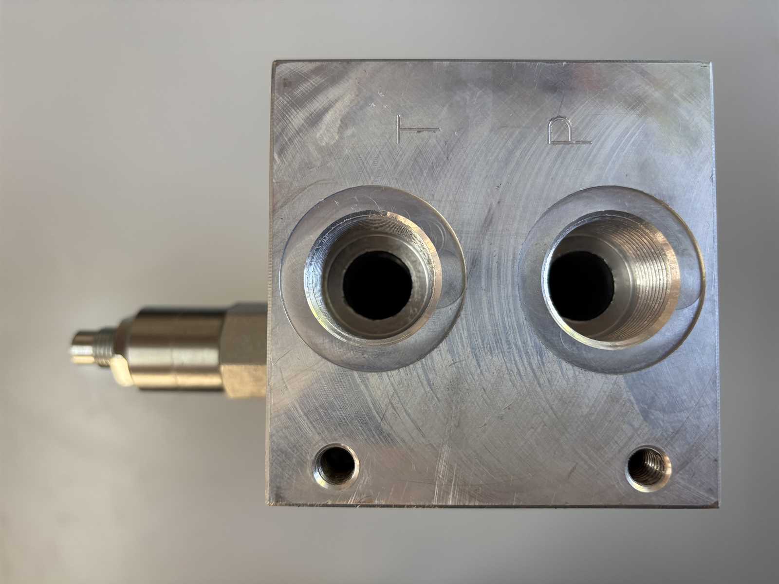 Preview: Hydraulikventil Magnetventil 4/3-Wegeventil Cetop 05 NG10 P-T-A-B geschlossen 24 VDC