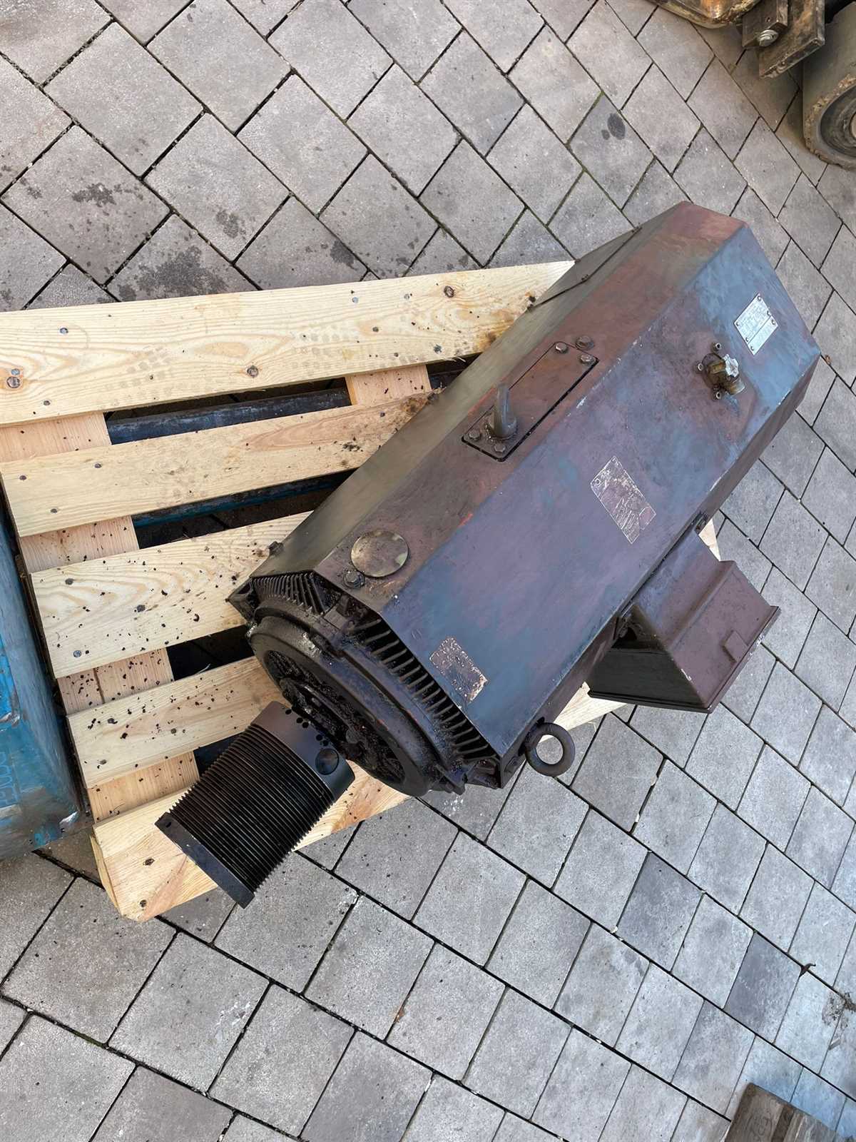 Preview: Siemens Drehstrommotor 1PH6 186-4NB90-Z 27kW