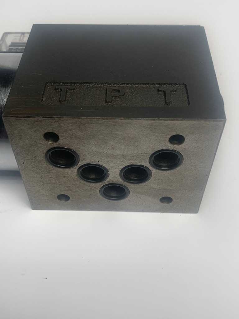 Preview: Elektromagnetisches Hydraulikventil Cetop 05 NG10 320 bar 4/2 Wege Kreuz-Parallel VAC 12/24 VDC230