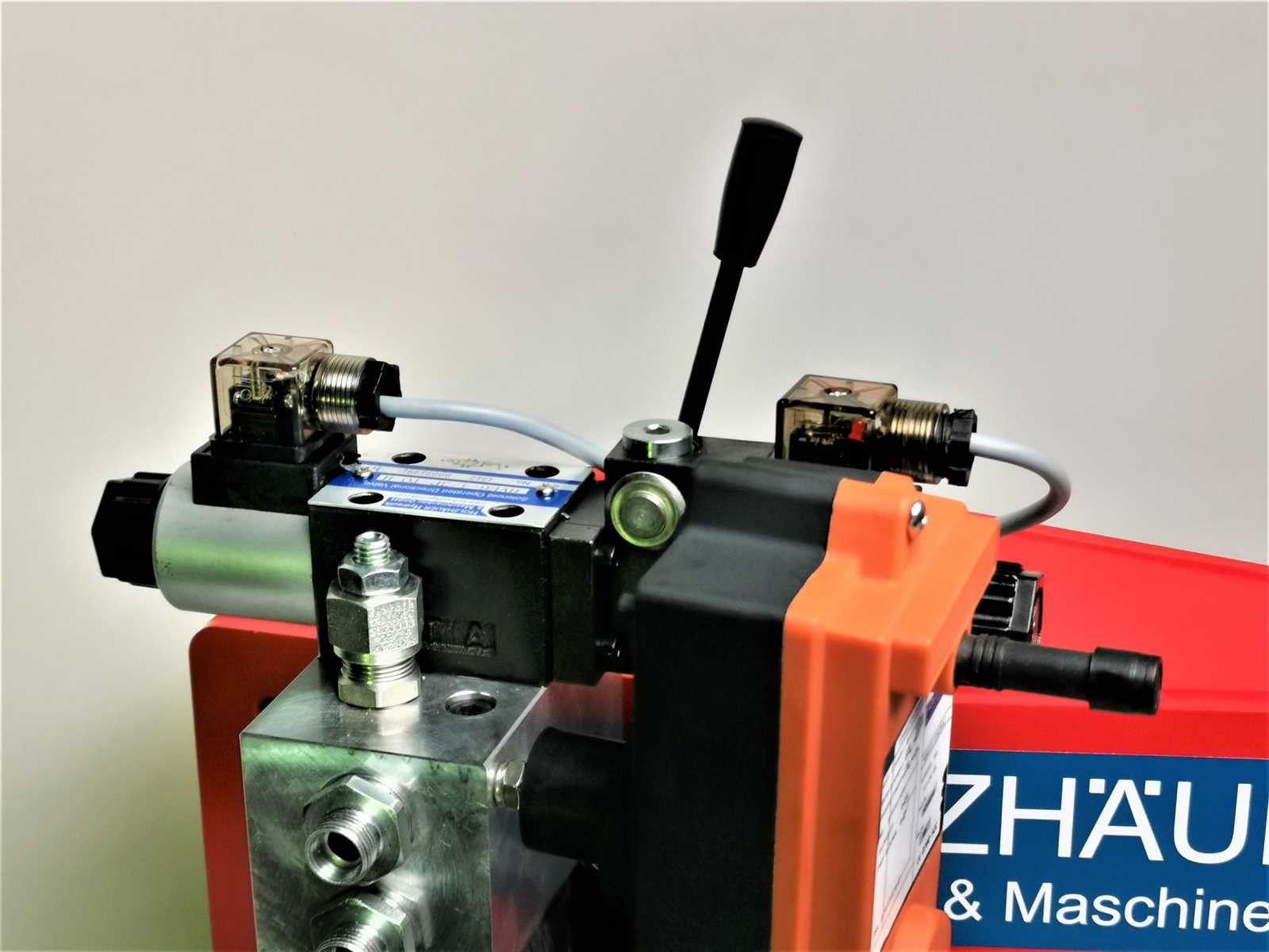 Hydraulische Seilwinde HAW1700 mit elektrischem Ventil incl. Handbetätigung und Funkfernsteuerung