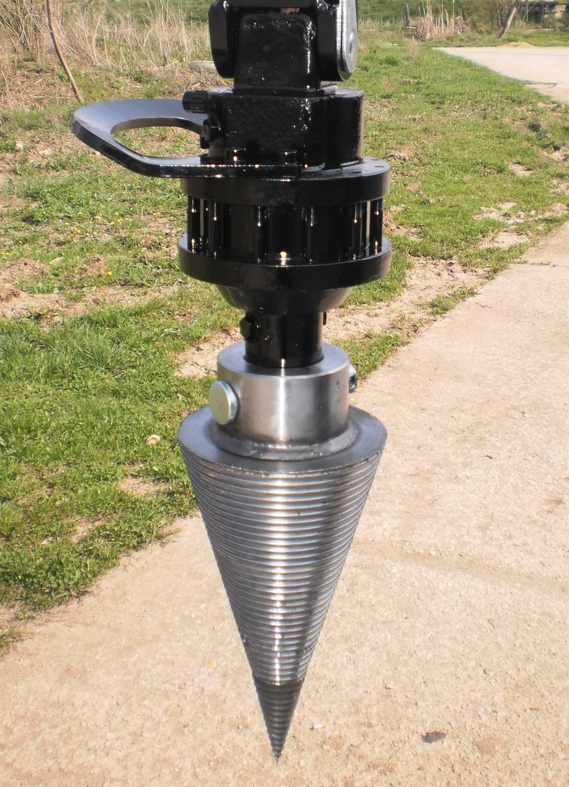 Hydraulikprofi24 - Kegelspalter mit 8T Rotator und gehärteter  Austauschspitze Ø 200 mm 400 mm lang