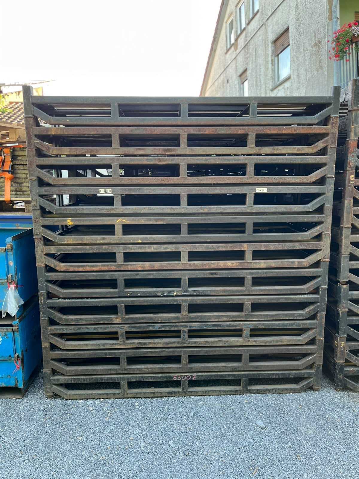 Schwerlast Stahlpaletten Stapelpaletten steckbar zu Regal 220 x 120 cm