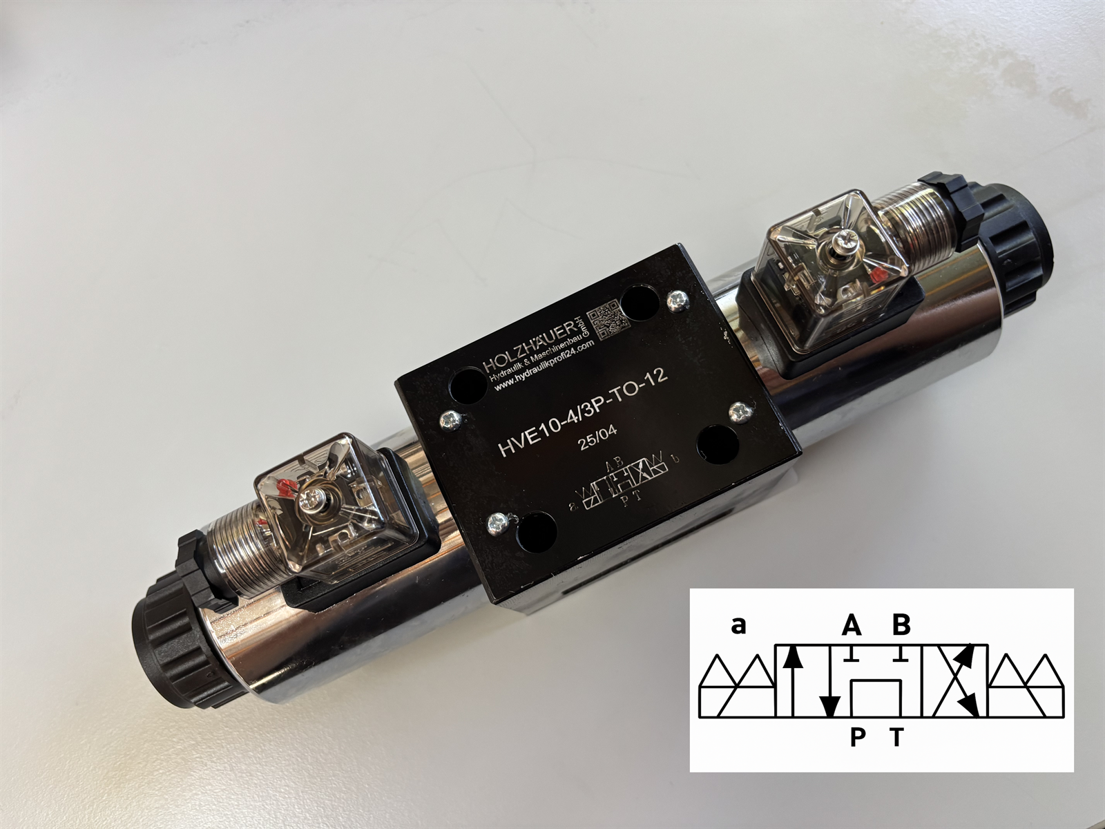 Hydraulikventil 4/3-Wege NG10 Cetop 5 A,B geschlossen und P,T stromlos offen 12 V DC